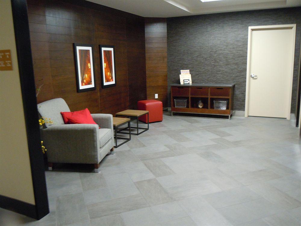 Four Points By Sheraton Edmundston Hotel & Conference Center Bagian luar foto