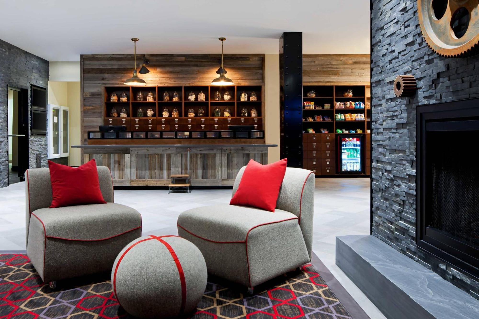 Four Points By Sheraton Edmundston Hotel & Conference Center Bagian luar foto