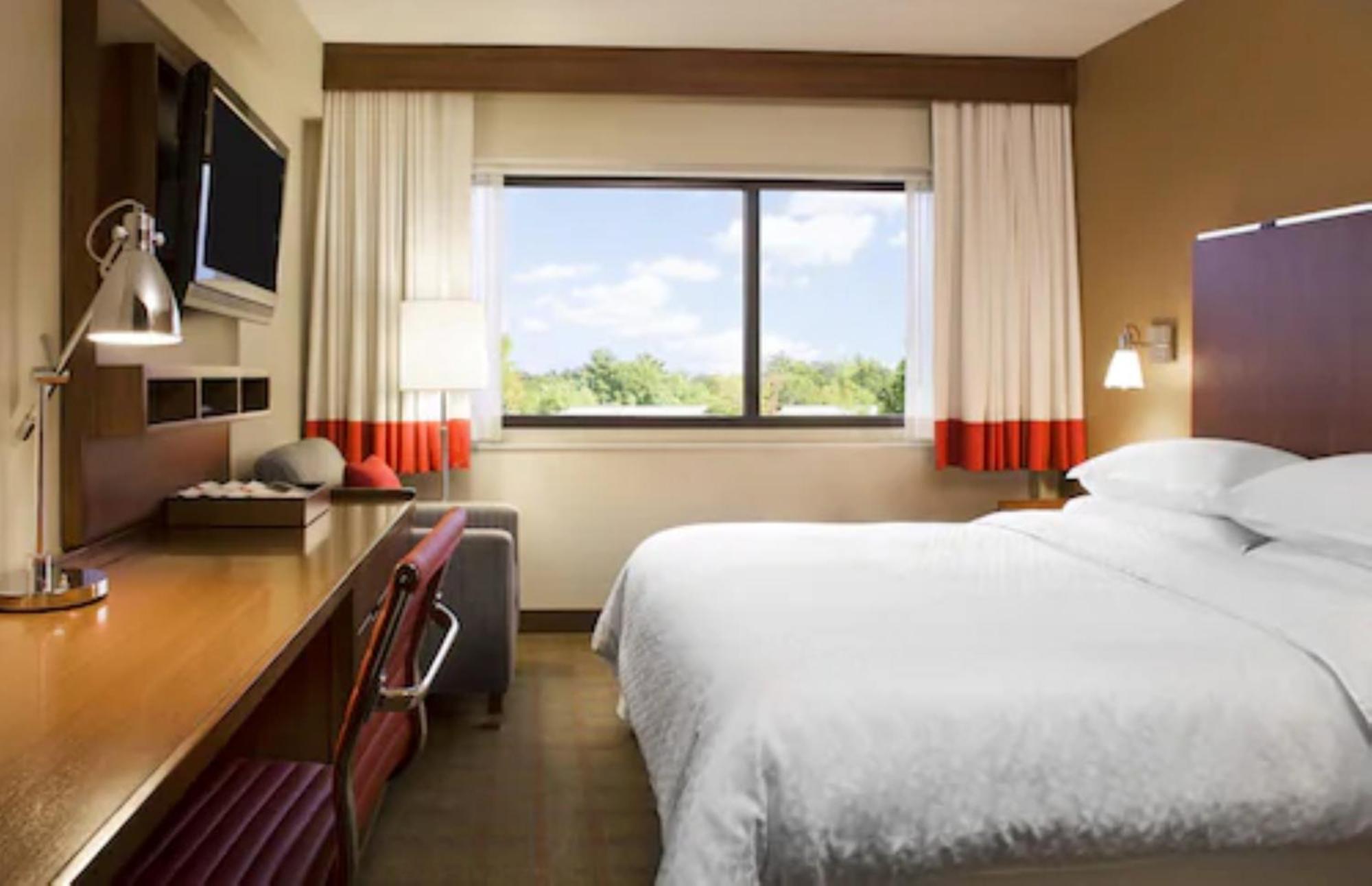 Four Points By Sheraton Edmundston Hotel & Conference Center Bagian luar foto