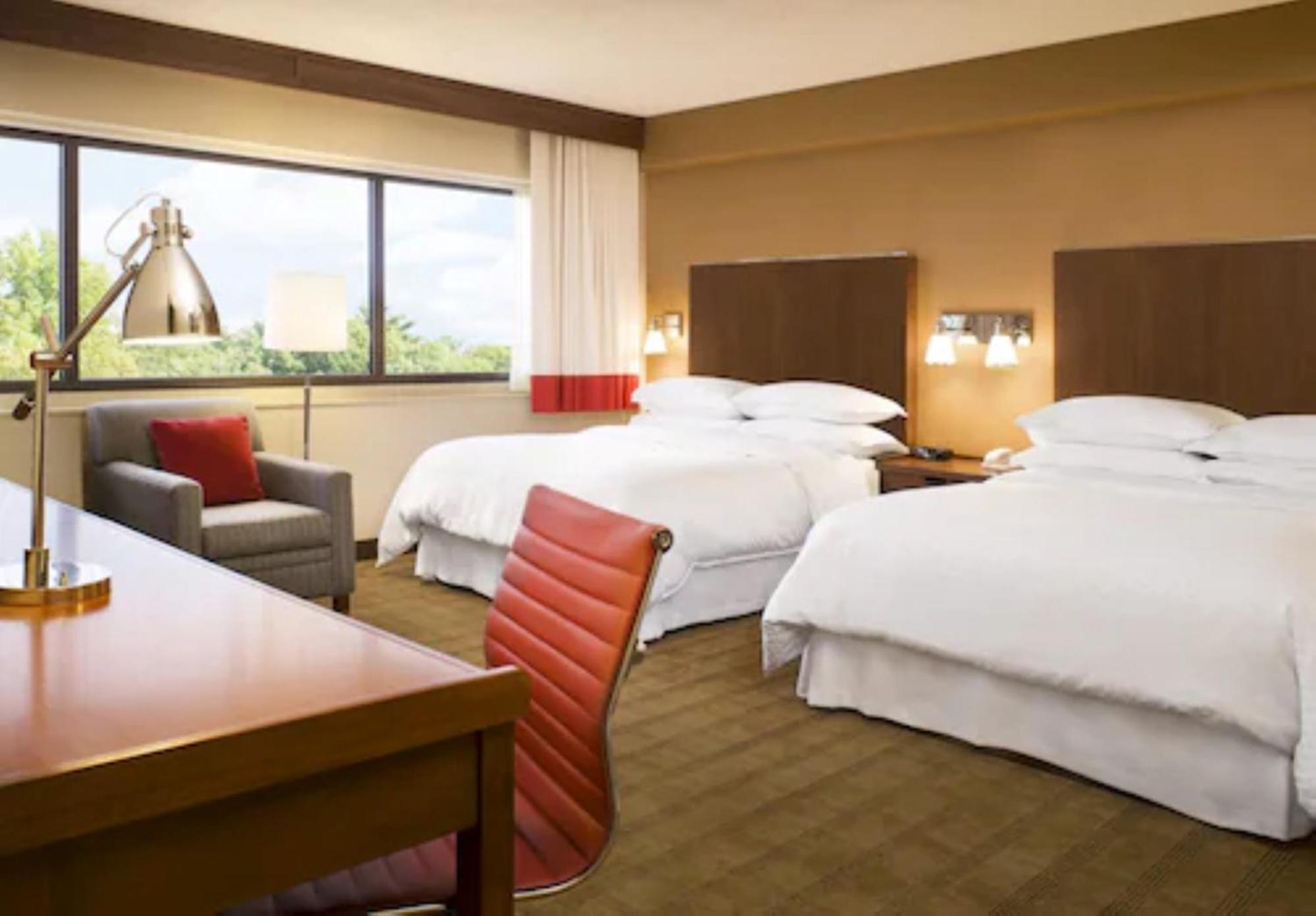 Four Points By Sheraton Edmundston Hotel & Conference Center Bagian luar foto