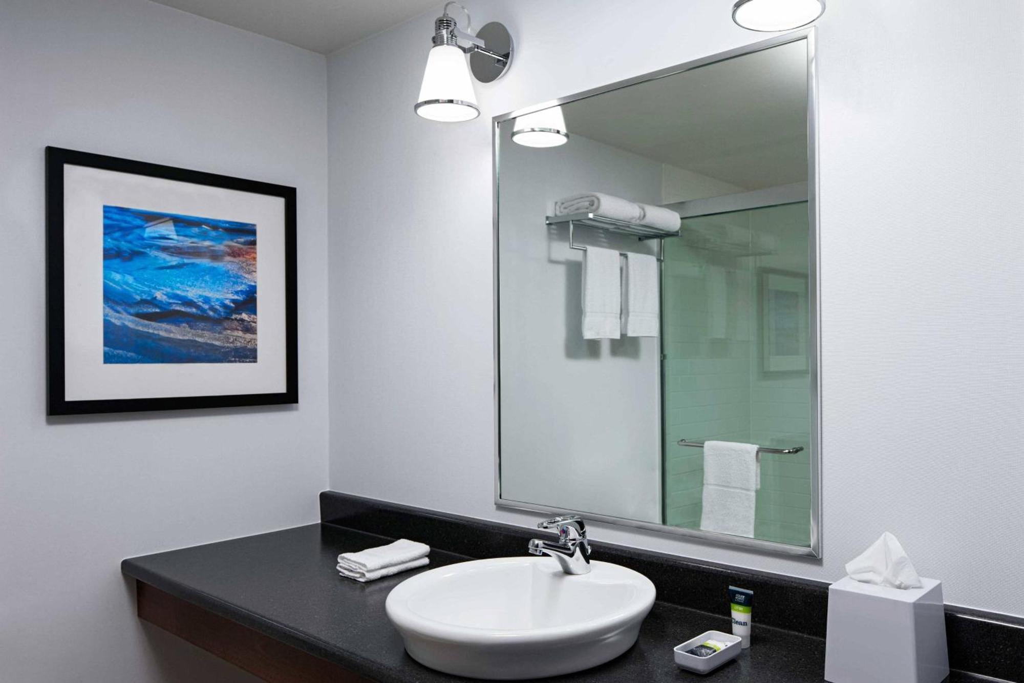 Four Points By Sheraton Edmundston Hotel & Conference Center Bagian luar foto