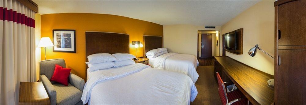 Four Points By Sheraton Edmundston Hotel & Conference Center Bagian luar foto