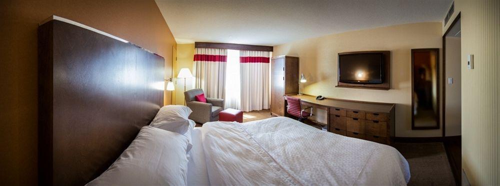 Four Points By Sheraton Edmundston Hotel & Conference Center Bagian luar foto