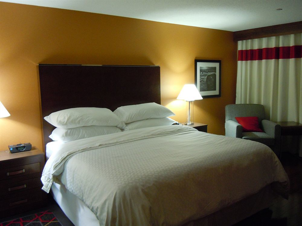 Four Points By Sheraton Edmundston Hotel & Conference Center Bagian luar foto