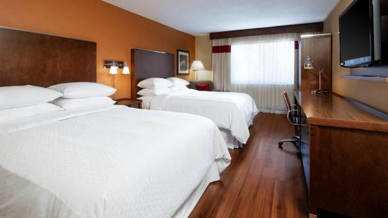 Four Points By Sheraton Edmundston Hotel & Conference Center Bagian luar foto