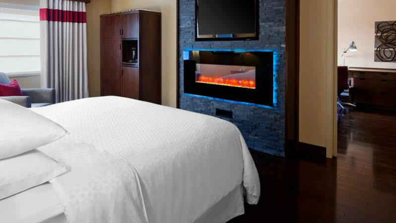 Four Points By Sheraton Edmundston Hotel & Conference Center Bagian luar foto